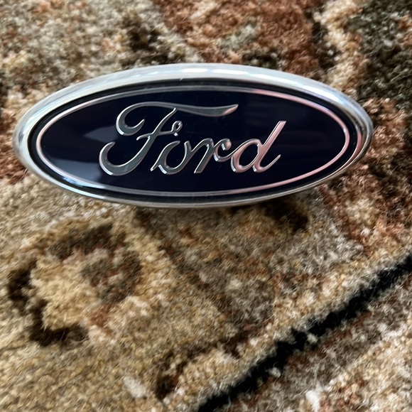 Ford Ford Blue Oval Front Emblem - Picture 6 of 6
